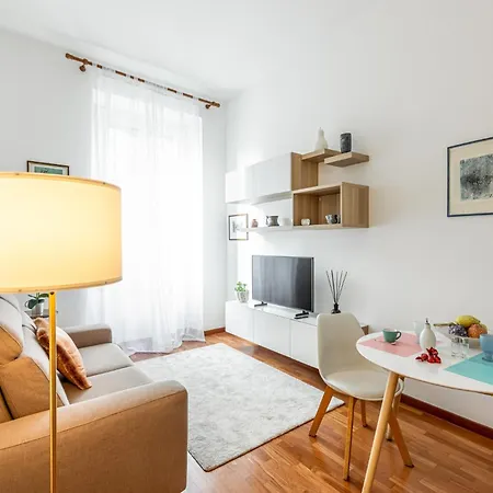 Luxury, Modern & Charming Near Station Apartment Milan