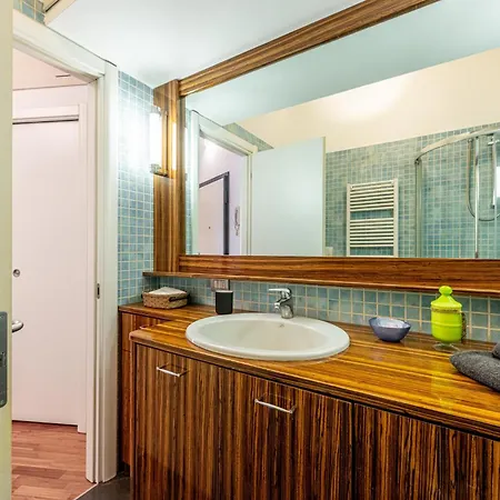 Luxury, Modern & Charming Near Station Apartment Milan