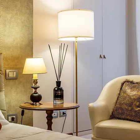 Luxury, Modern & Charming Near Station Apartment Milan