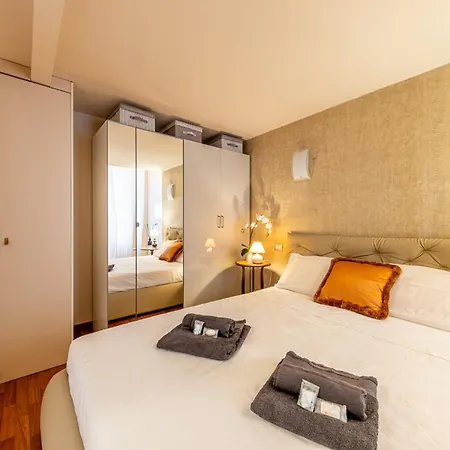 Apartment Luxury, Modern & Charming Near Station