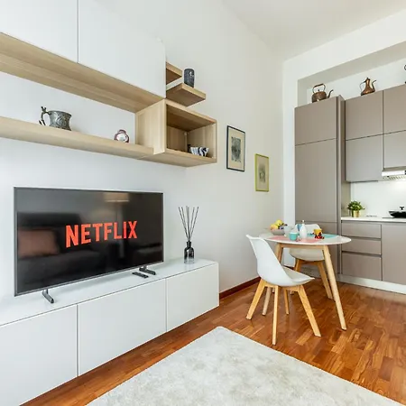 Luxury, Modern & Charming Near Station Apartment *